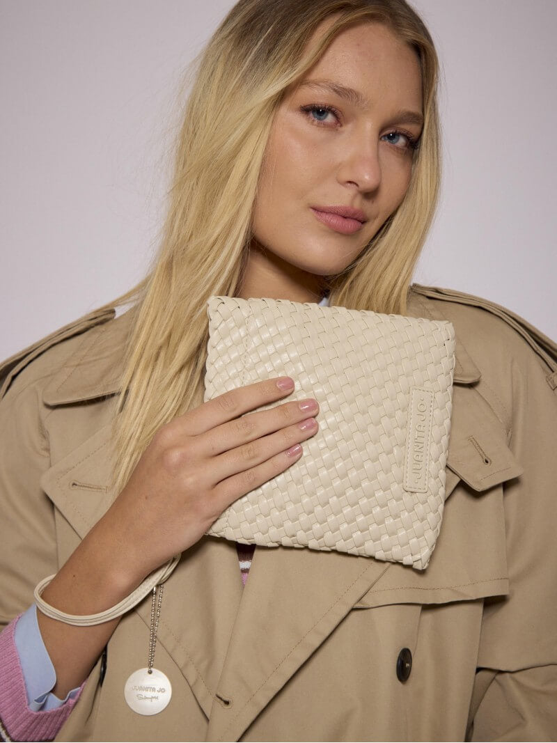 Pouch Cuadrado Crema Lazo